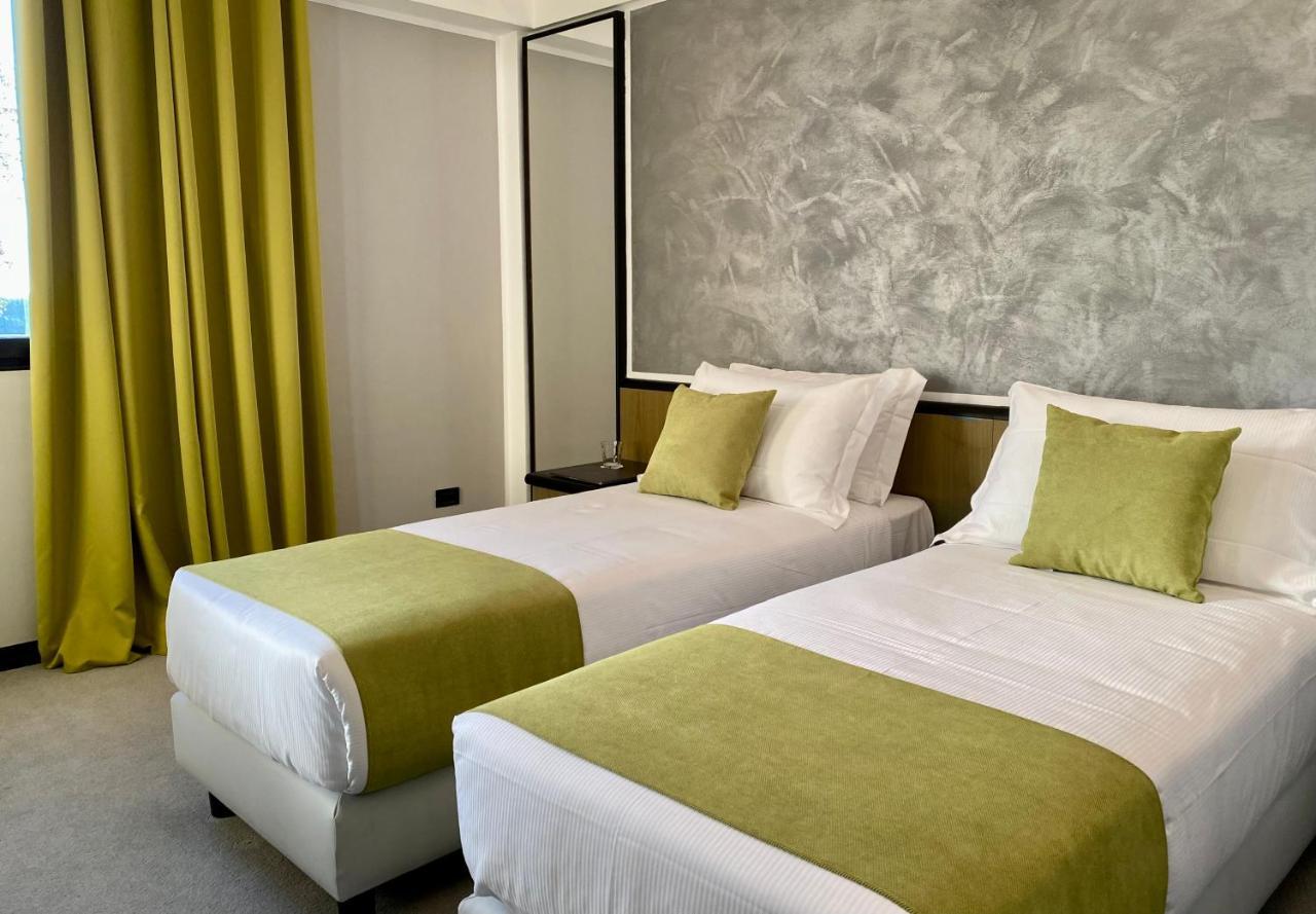 Hotel Gardenia Fiera Cermenate ภายนอก รูปภาพ