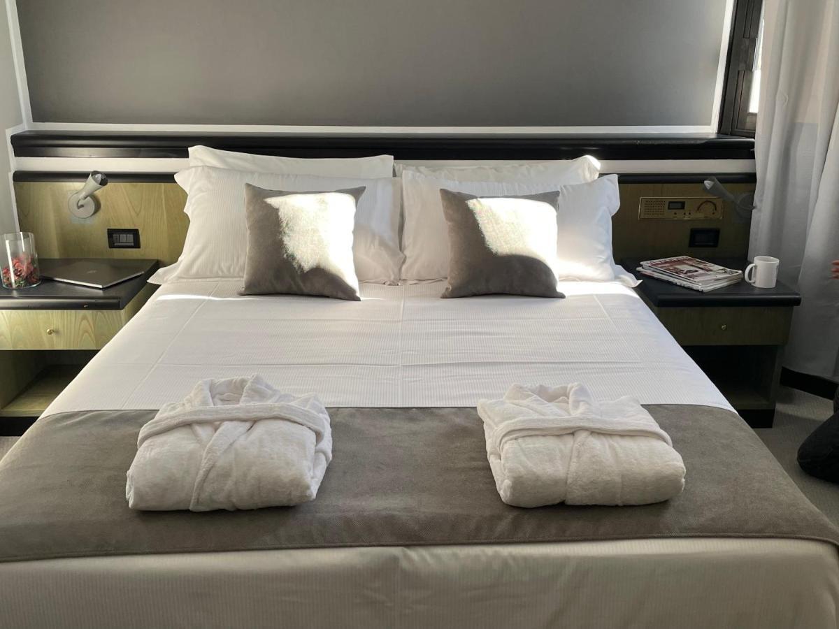 Hotel Gardenia Fiera Cermenate ภายนอก รูปภาพ